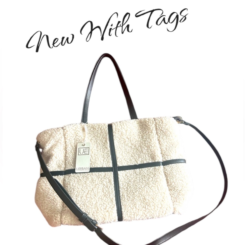 ••NWT Urban Expressions Cream/ Black Tote Sherpa Gold Hardware Zip Closure